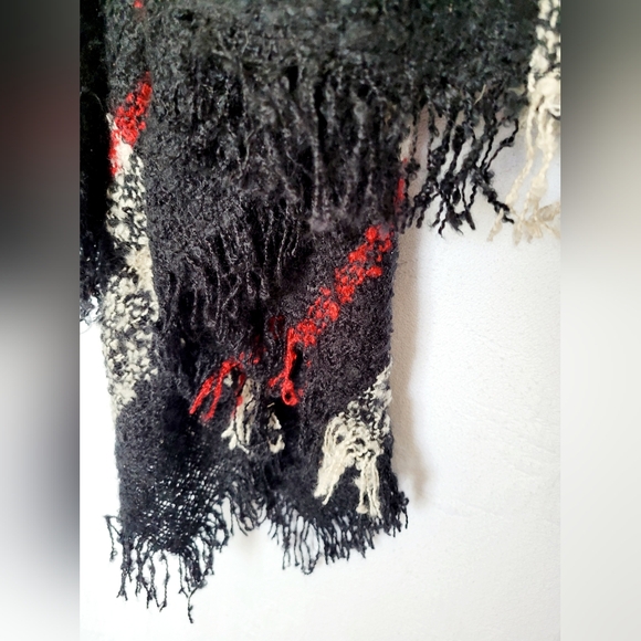 A.Byer Women's 100%acrylic One Size Sweater Ponchos Plaid Black/White/Red - Picture 7 of 16